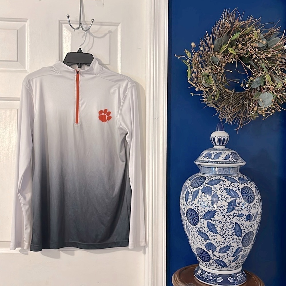 Men’s Colosseum Clemson Magic Team Logo
3/4 Zip Polyester Pullover Top Size S
